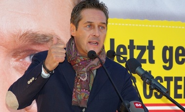Strache afirmă că Merkel este "cea mai periculoasă femeie din Europa" şi avertizează în legătură cu un război civil dacă nu este oprit valul de migranţi