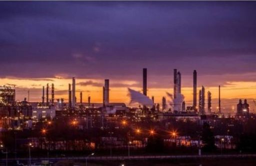 Cinci răniţi în nordul Franţei, în urma unei explozii la o rafinărie Total