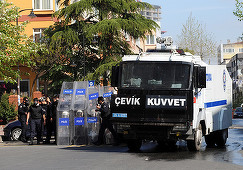 Explozie în Antalya, în parcarea Camerei de Comerţ. Cel puţin 10 persoane au fost rănite - UPDATE