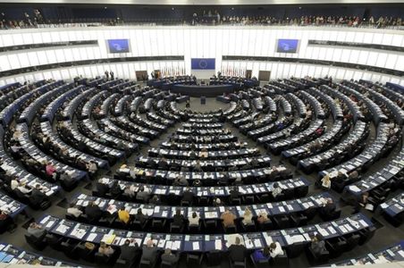 Eurodeputaţii susţin o iniţiativă legislativă privind crearea unui instrument care să înlocuiască Mecanismul de Cooperare şi Verificare, impus României şi Bulgariei, şi care să se aplice tuturor statelor membre UE
