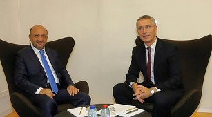 Turcia cere încetarea misiunii NATO împotriva migraţiei la Marea Egee despre care afirmă că şi-a atins scopul