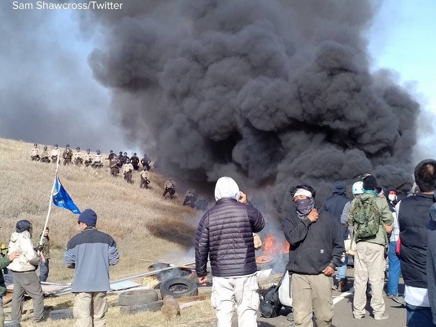 Ciocniri între forţele de ordine şi manifestanţii care protestează faţă de construcţia unui oleoduct în Dakota de Nord; 16 arestări