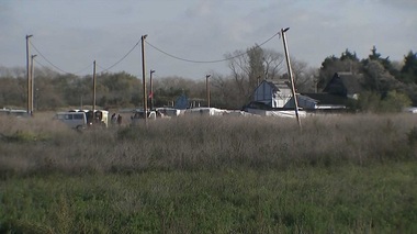 Cincizeci de migranţi minori, evacuaţi din "Jungla" de la Calais cu un autobuz închiriat de prefectură