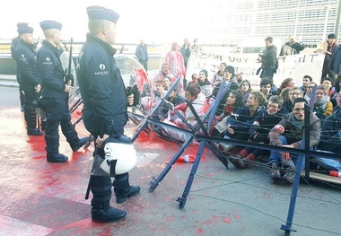 Protest faţă de semnarea CETA la Bruxelles