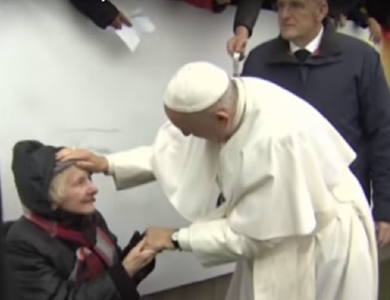 Papa Francisc în Suedia, despre migranţi: „Binecuvântaţi sunt cei care se uită în ochii celor abandonaţi şi marginalizaţi şi le sunt aproape"