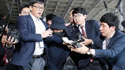 Preşedinta Park Geun-hye îi demite pe premier şi doi miniştri, într-un scandal politic în care este implicată fosta sa confidentă Choi Soon-sil