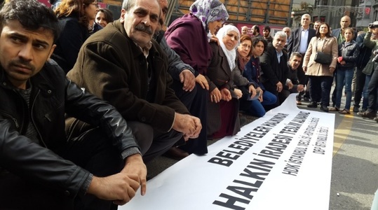 Turcia: Sute de studenţi şi profesori universitari au protestat faţă de campania de epurări după lovitura de stat eşuată
