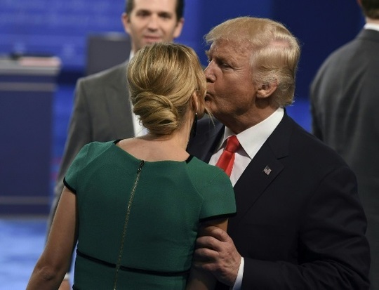 Donald şi Ivanka Trump (Sursă: Twitter)