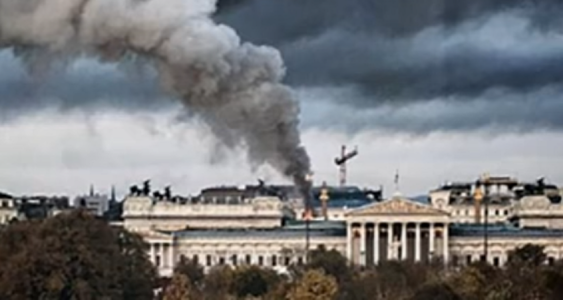 Un incendiu a izbucnit pe acoperişul Parlamentului austriac. VIDEO