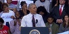 Obama apără drepturile unui susţinător al lui Trump la un miting al lui Clinton