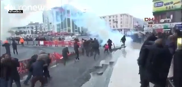 Poliţia turcă intervine cu tunuri cu apă şi gaze lacrimogene împotriva unor manifestanţi la istanbul