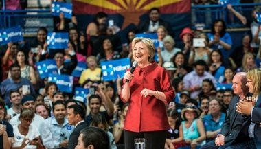 Clinton îl devansează pe Trump cu cinci puncte procentuale în ultimul sondaj Washington Post-ABC