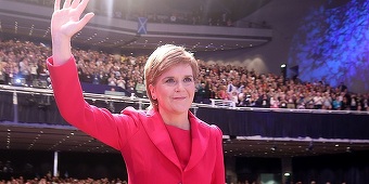 Premierul scoţian Nicola Sturgeon rupe cu tradiţia şi anunţă că o susţine pe Hillary Clinton