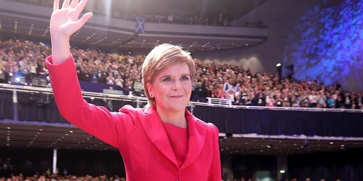 Premierul scoţian Nicola Sturgeon rupe cu tradiţia şi anunţă că o susţine pe Hillary Clinton