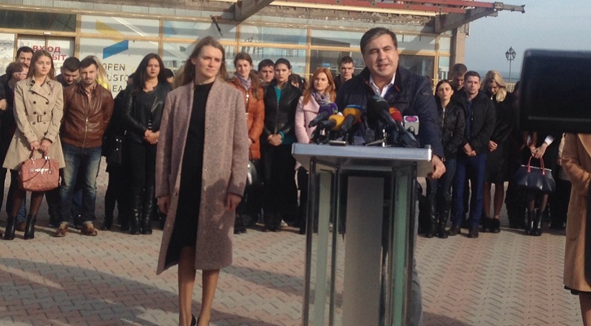Saakaşvili demisionează din funcţia de guvernator al regiunii Odesa şi-l acuză pe Poroşenko de corupţie
