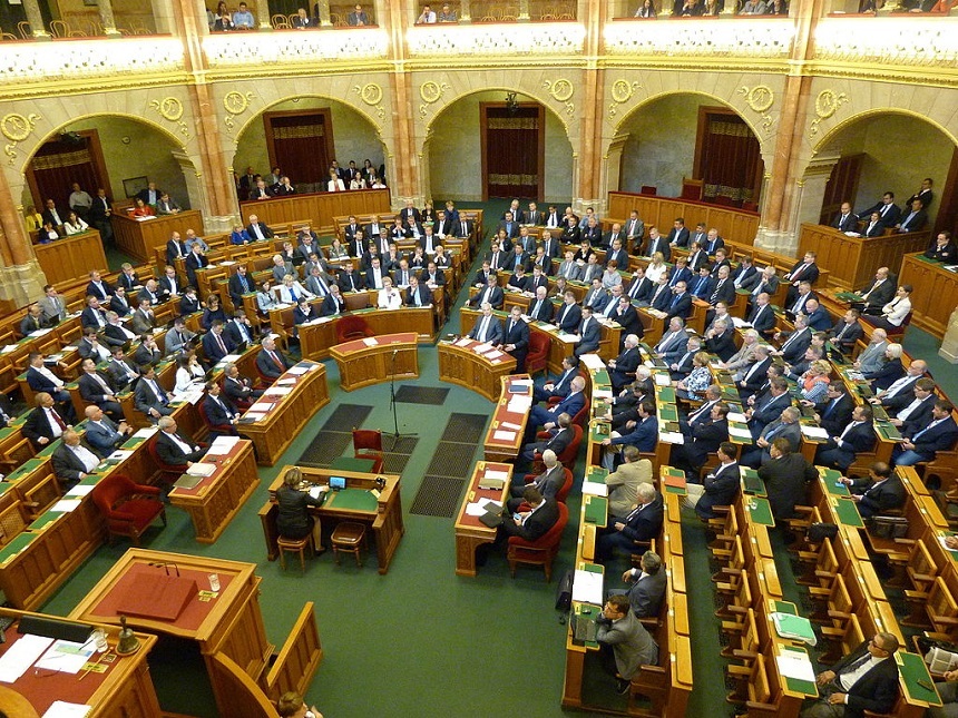 Parlamentul ungar se pronunţă marţi asupra unui amendament la Constituţie ce interzice cotele de migranţi