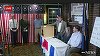 ALEGERI SUA. Hillary Clinton a câştigat alegerile în prima localitate care a votat în SUA