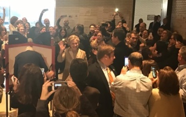 Democrata Hillary Clinton a votat într-o secţie din localitatea New Castle, New York. VIDEO