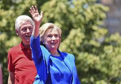 Clinton primeşte întrebări neobişnuite la radio în ziua alegerilor