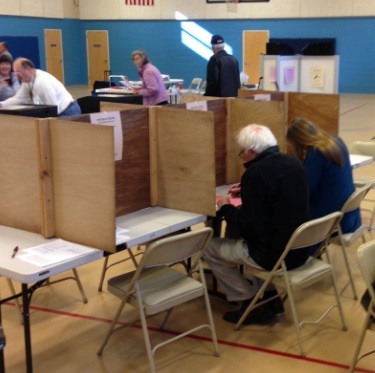 Bernie Sanders a anunţat că a votat pentru democrata Hillary Clinton