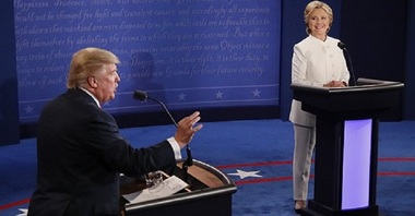 Hillary Clinton şi-a recunoscut înfrângerea într-o conversaţie telefonică cu Donald Trump