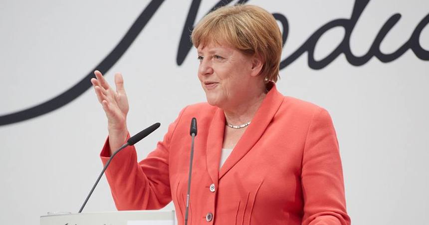 Merkel promite să coopereze cu Trump în baza valorilor democratice,statului de drept şi respectului demnităţii oamenilor