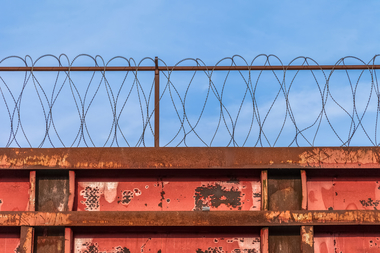 UE anunţă extinderea cu încă trei luni a controalelor vamale în interiorul zonei Schengen