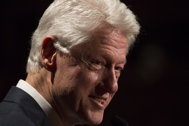 Bill Clinton l-a felicitat pentru victorie pe Donald Trump
