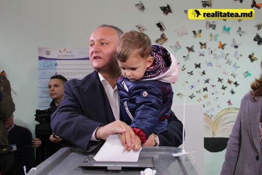 Dodon, după ce a votat: Voi fi un preşedinte al tuturor. Sper să nu avem proteste după pronunţarea rezultatelor