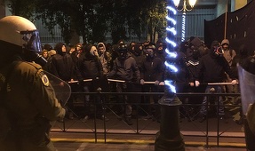 Proteste la Atena faţă de vizita lui Obama; ciocniri între manifestanţi şi poliţie, care recurge la gaze lacrimogene