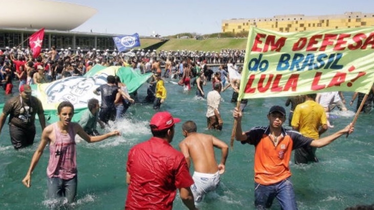 Protestatarii antiguvernamentali au ocupat camera inferioară a Congresului din Brasilia