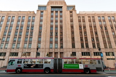 Twitter suspendă mai multe conturi ale extremei drepte americane