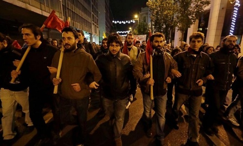 Grecii marchează aniversarea revoltei sângeroase a studenţilor din 1973 cu noi proteste antiausteritate