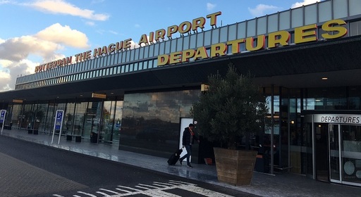 Migrant fără adăpost reţinut de poliţia olandeză, în urma unei alerte de securitate pe Aeroportul Rotterdam-Haga