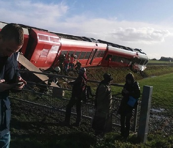 Mai multe persoane au fost rănite în Olanda, după ce un tren a lovit un camion