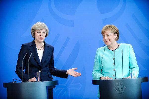 Theresa May a asigurat-o pe Angela Merkel că pregătirile pentru ieşirea din blocul comunitar respectă calendarul stabilit pentru Brexit