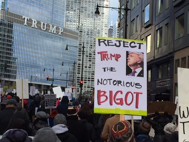 Peste o mie de manifestanţi au protestat sâmbătă la New York faţă de Trump