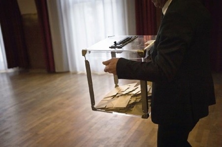 Peste un milion de alegători au votat până la prânz în primul tur de scrutin al alegerilor primare ale dreptei,în Franţa
