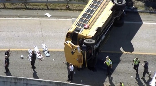 Autorităţile americane anunţă că şase copii şi-au pierdut viaţa într-un accident rutier cu un autocar şcolar în Chattanooga