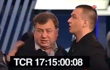 Un jurnalist polonez a fost bătut în cursul unei emisiuni televizate din Rusia, după ce a felicitat România