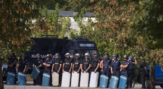 Cel puţin 27 de oameni au fost răniţi, iar sute au fost arestaţi în urma ciocnirilor de la o tabără de migranţi bulgară