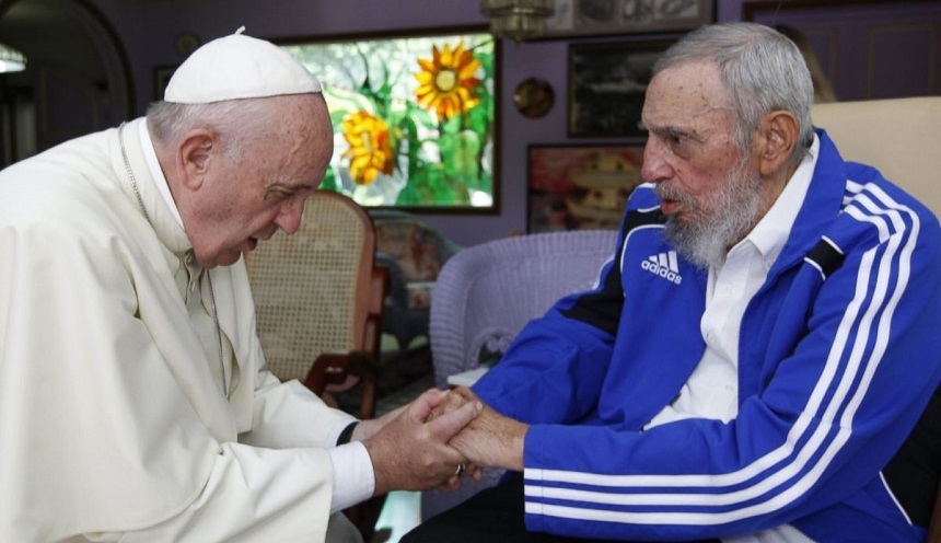 Papa, îndurerat, se roagă pentru odihna liderului revoluţionar Castro