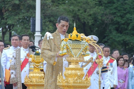 Parlamentarii l-au invitat pe prinţul Maha Vajiralongkorn să devină noul rege al Thailandei