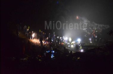 Accident aviatic în Columbia: 76 de oameni au murit, iar cinci au supravieţuit după ce un avion cu 81 de persoane la bord, printre care şi jucători şi oficiali ai unei echipe de fotbal, s-a prăbuşit