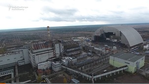 Reactorul accidentat de la Cernobîl, acoperit cu domul care va asigura siguranţa instalaţiei în următorul secol