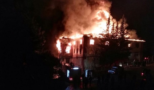 Cel puţin 12 morţi şi 22 de răniţi în Turcia, într-un incendiu la internatul pentru fete al unei şcoli secundare - FOTO