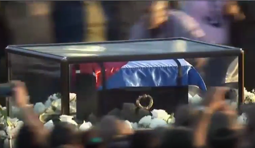 Cortegiul funerar cu cenuşa lui Castro a plecat de la Havana, sub privirile a sute de mii de cubanezi