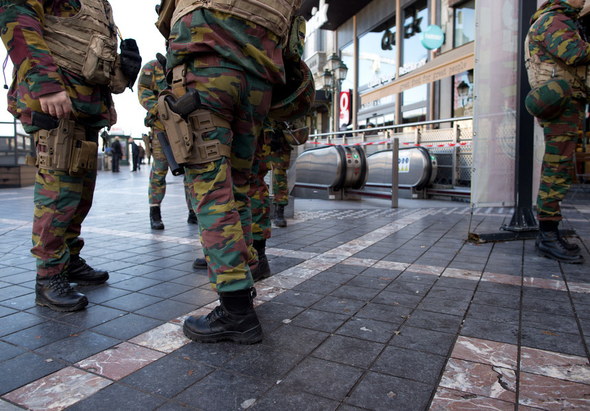 Două persoane, arestate în urma atacului cu macetă din august la un comisariat de poliţie din oraşul belgian Charleroi