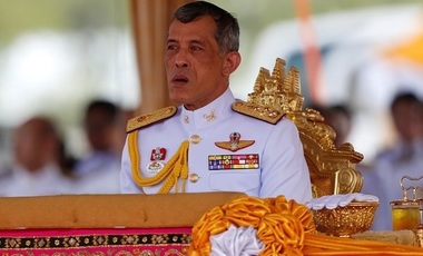 Un activist thailanez devine prima persoană arestată pentru crimă de lezmajestate împotriva noului rege Maha Vajiralongkorn
