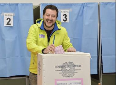 Liderul Ligii Nordului, Matteo Salvini, susţine că premierul italian ar trebui să demisioneze în următoarele minute